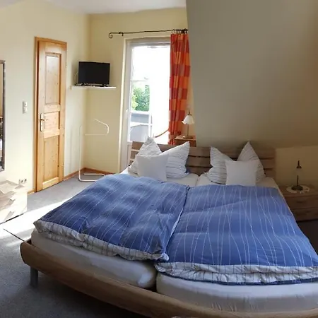 Vendégház Gaestehaus Tepel 4*
